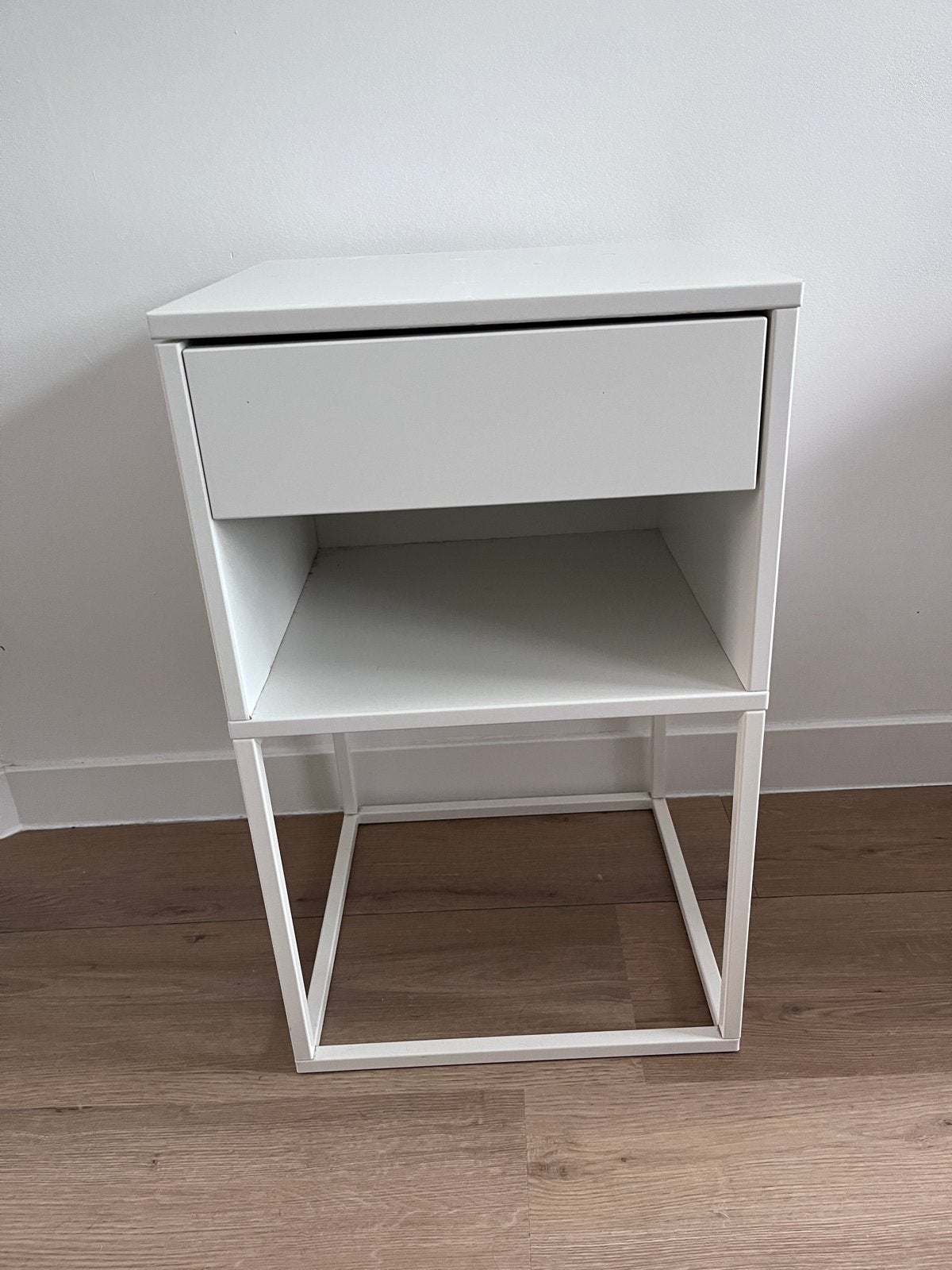 IKEA Nachtkastje met lade en open vak - Wit, Ophalen, Gebruikt, Minder dan 45 cm, 55 tot 70 cm