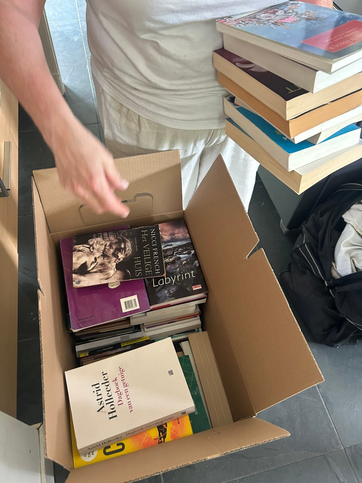 2 verhuisdozen vol bekende boeken, Ophalen, Zo goed als nieuw