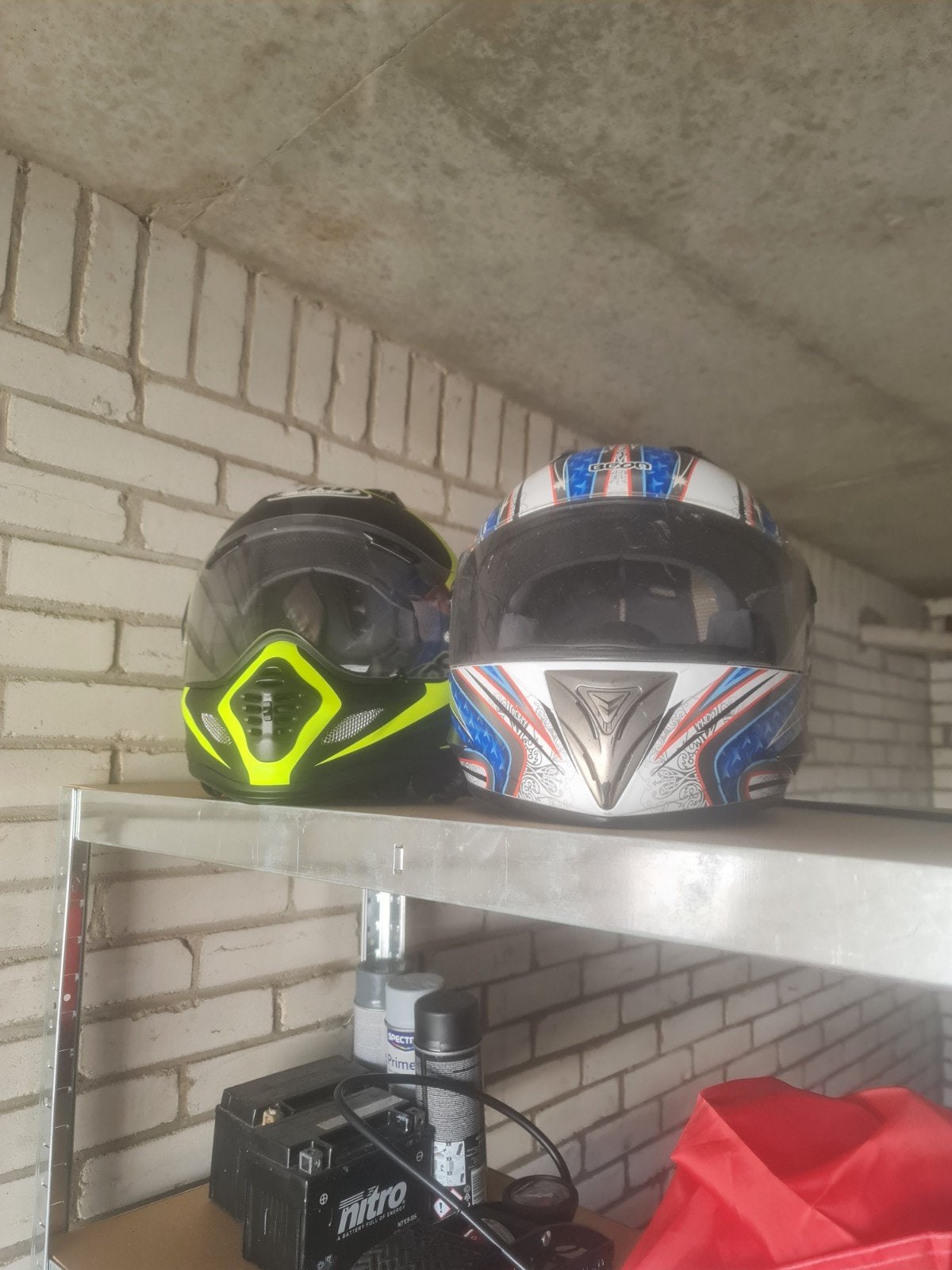 Arai en Beonhelm met gebruikssporen, Motoren, Ophalen of Verzenden