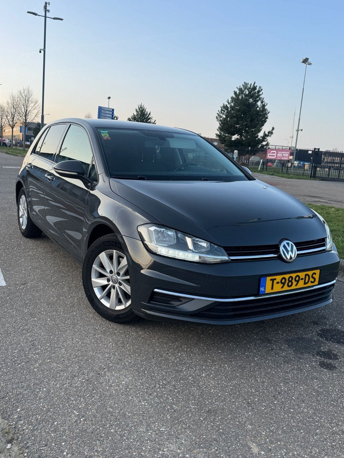 Volkswagen Golf 7  1.4 TSI 125pk 5D 2018 Grijs, Auto's, Voorwielaandrijving, 125 pk, 4 cilinders, 1395 cc