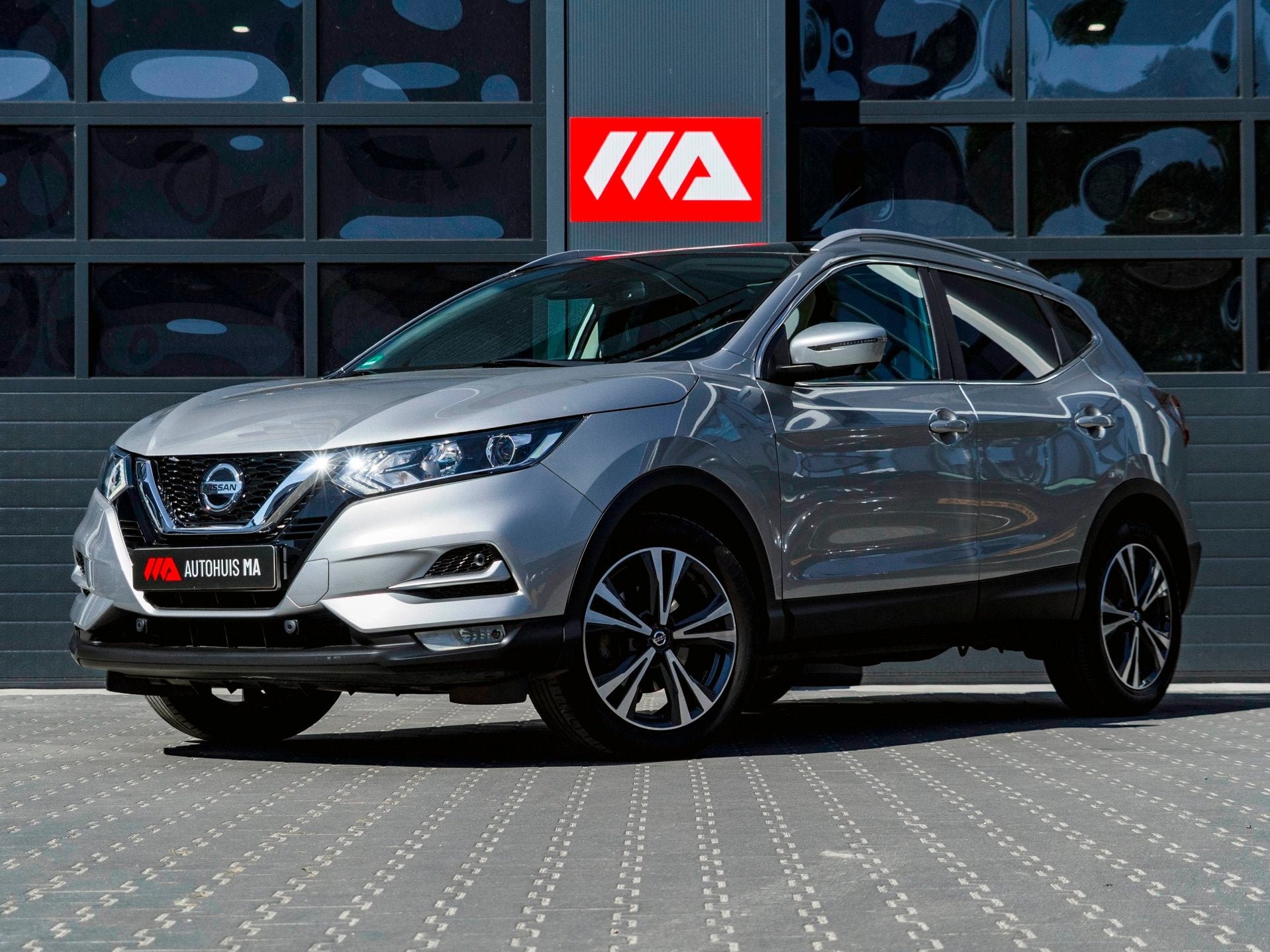 Nissan Qashqai 1.3 DIG-T N-Connecta | PANO | TREKHAAK | NAP, Stof, Gebruikt, 4 cilinders, 1290 kg