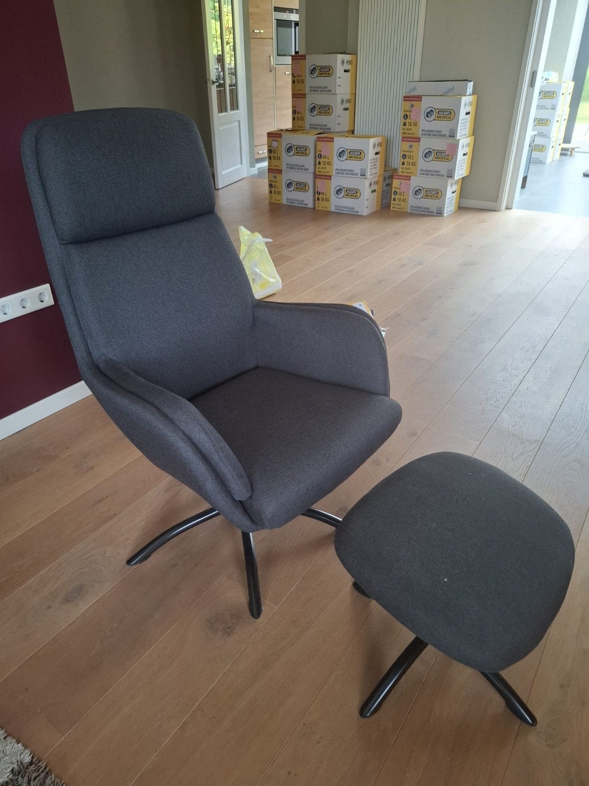 Comfortabele
Fauteuil TANKEDAL met voetenbank donkergrijs, Huis en Inrichting, Fauteuils, Ophalen, 75 tot 100 cm, Zo goed als nieuw