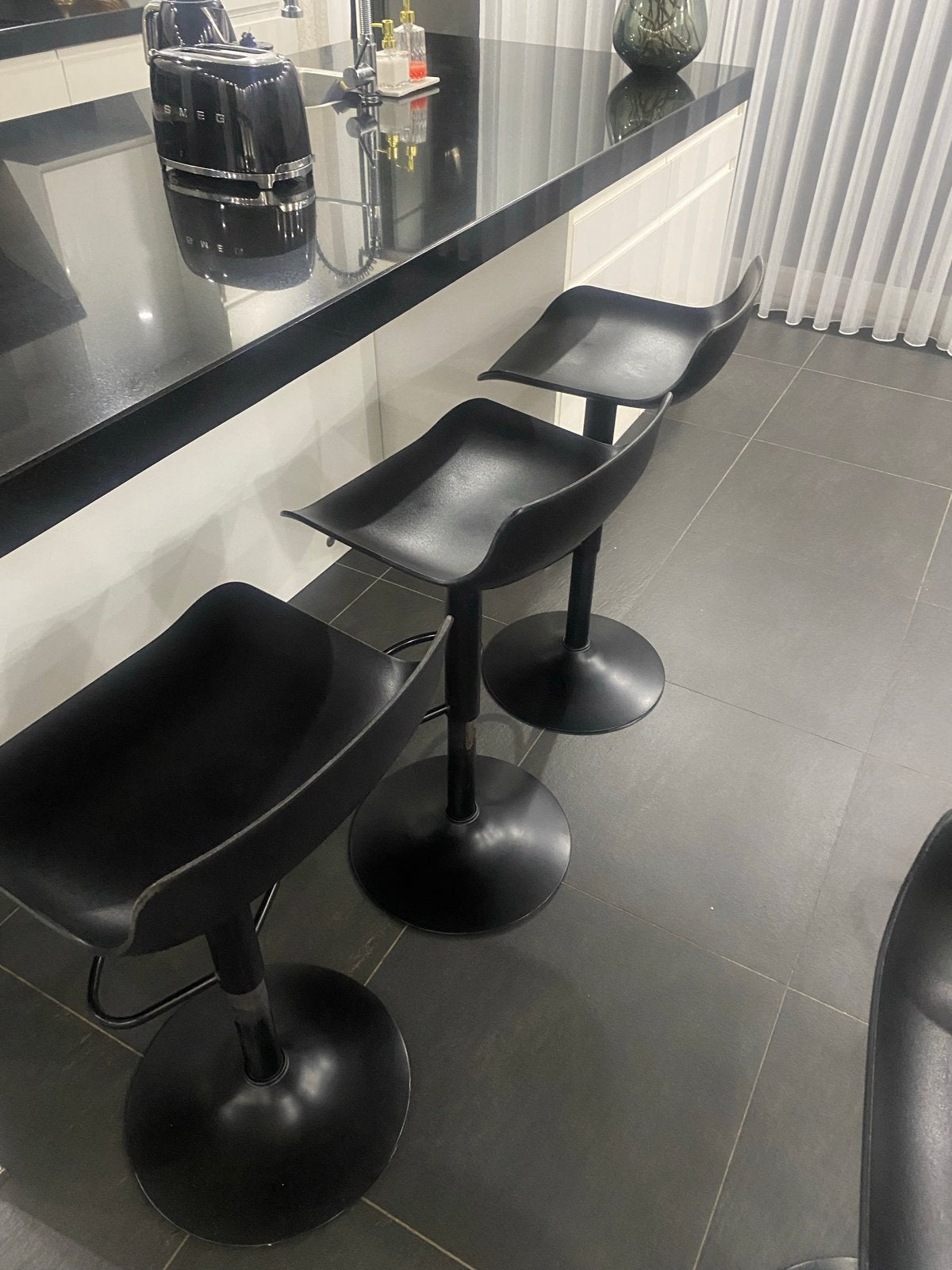 Set van 5 zwarte barstoelen, in hoogte verstelbaar, Kunststof, In hoogte verstelbaar, Ophalen of Verzenden, 90 cm of meer