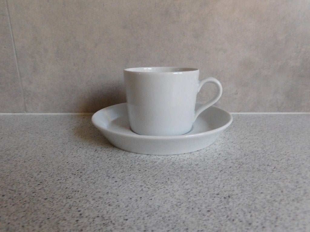 Kop en schotel 200 ml. Wit Tric Arzberg, Huis en Inrichting, Keuken | Servies, Arzberg, Ophalen of Verzenden, Zo goed als nieuw