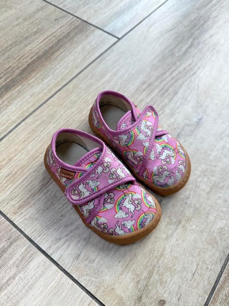 Froddo Barefoot Roze slofjes met eenhoorns 21 maat, Ophalen, Zo goed als nieuw, Meisje, Schoenen