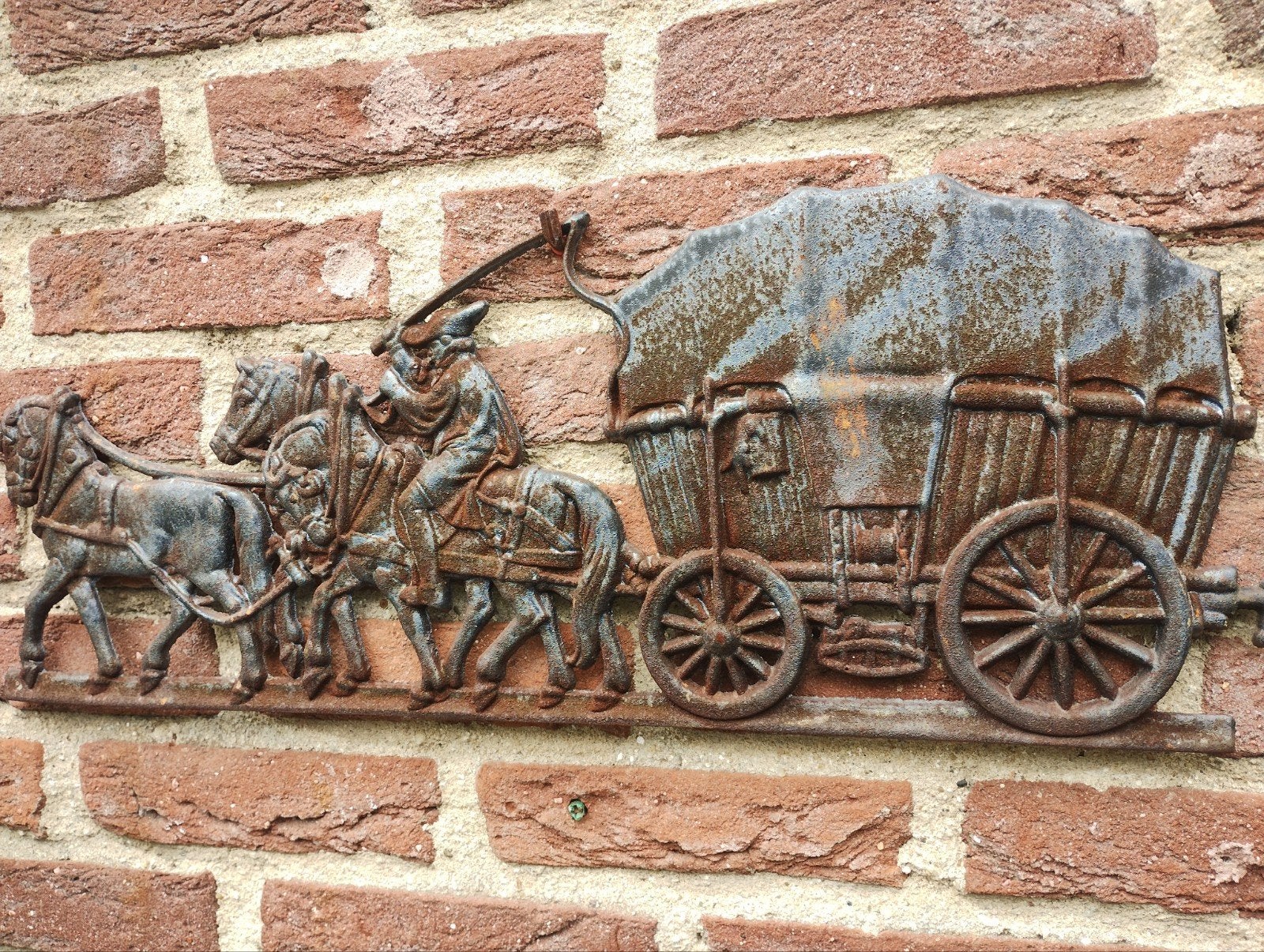 Vintage gietijzeren wanddecoratie: Koets met paarden, Metaal, Gebruikt, Vintage, Decoratieobject