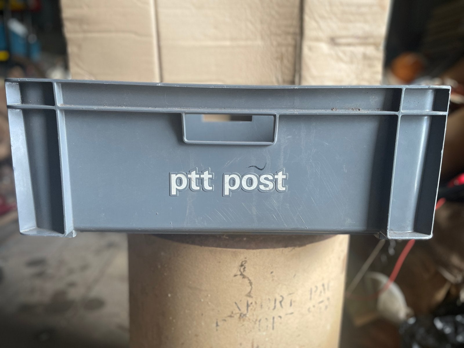 ORIGINEEL (WAVIN) POSTKRAT VAN DE VOORMALIGE PTT POST, Ophalen, Zo goed als nieuw