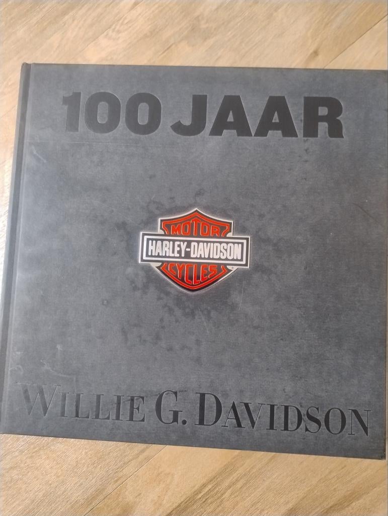 Harley Davidson,  100 jaar Harley Davidson boek, Ophalen of Verzenden, Zo goed als nieuw