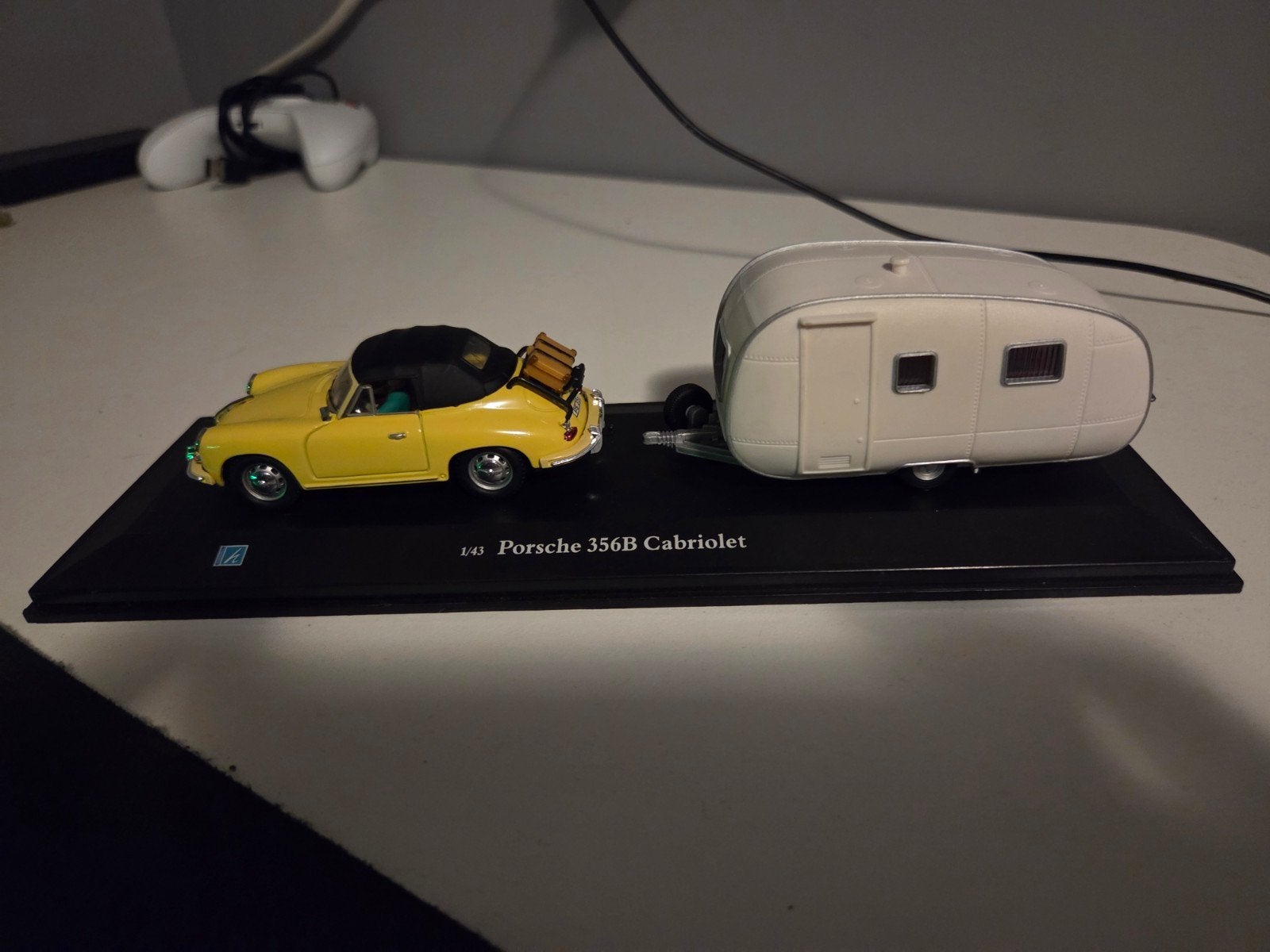 Porsche 356B Cabriolet met Caravan 1:43 Atlas Editions, Hobby en Vrije tijd, Modelauto's | 1:43, Ophalen of Verzenden, Nieuw, Auto
