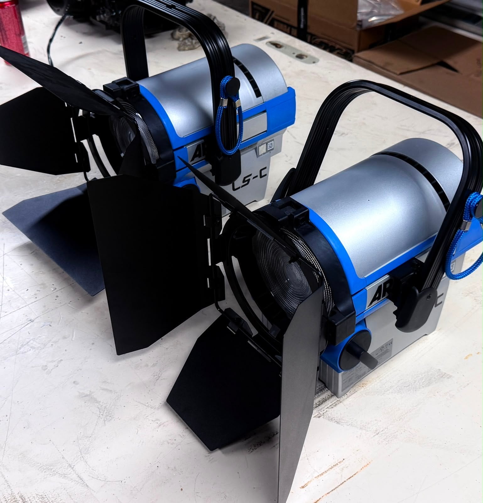 Set van 2 Arri L5-C Fresnel LED lampen met barndoors, Ophalen of Verzenden, Gebruikt, Video