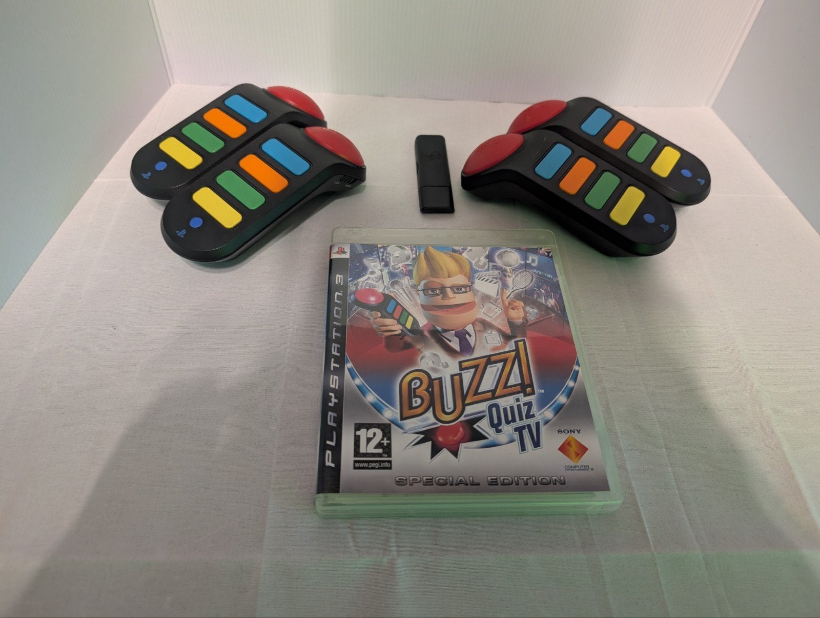 Buzz! Quiz TV Special Edition PS3 met 4 controllers, Overige genres, Ophalen of Verzenden, Zo goed als nieuw, 3 spelers of meer