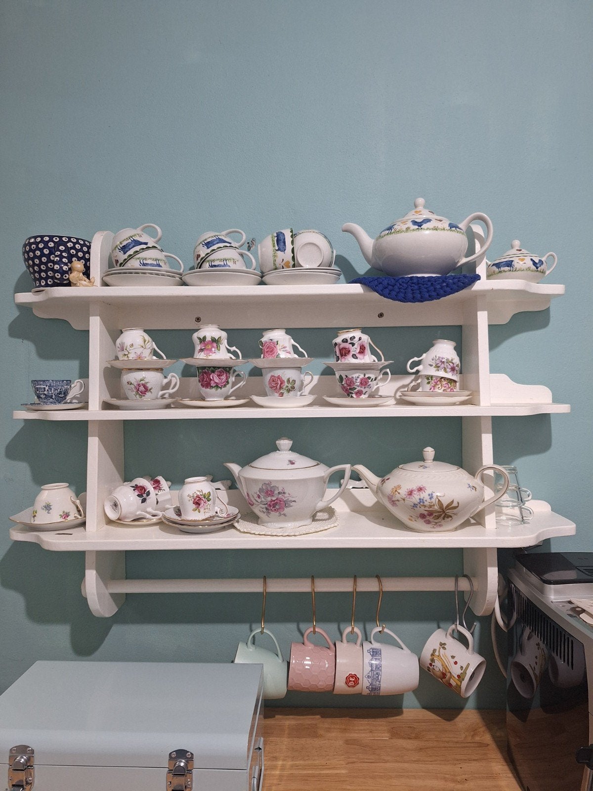 wandrek met bloemen servies, Ophalen