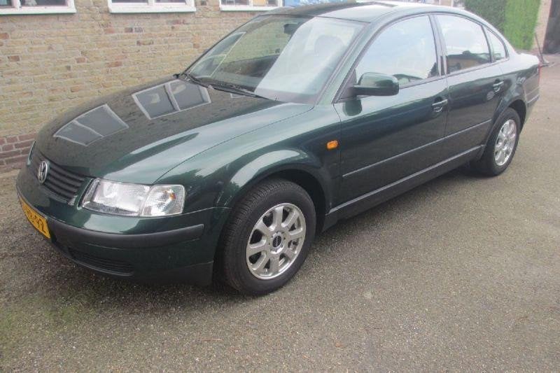 Volkswagen Passat 1.6, 101 pk, Gebruikt, 4 cilinders, Particulier
