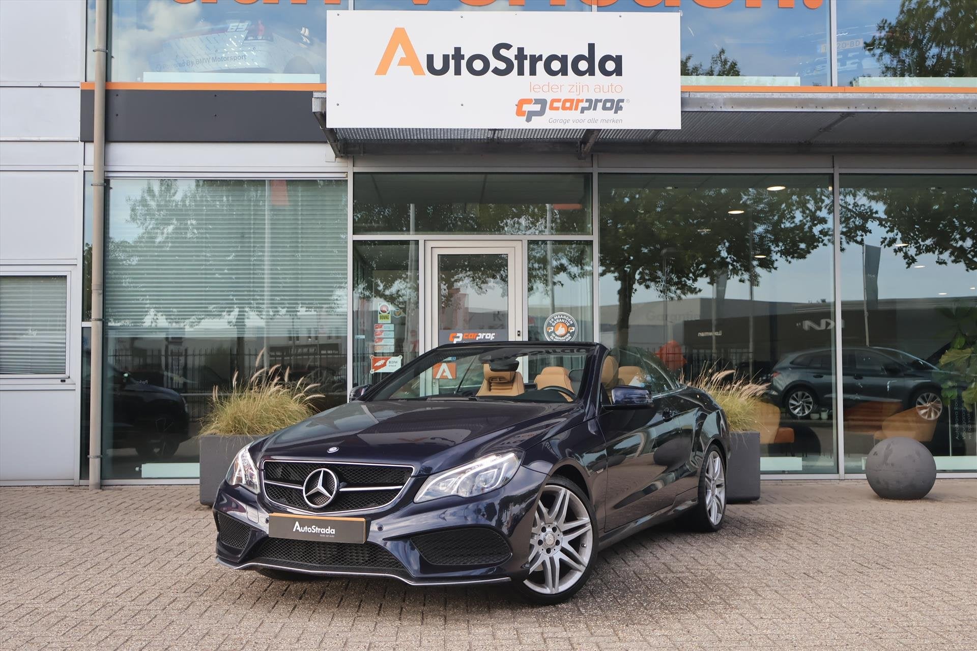 Mercedes E-Klasse E200 AMG CABRIO Nederlands geleverd | Deal, Dealer onderhouden, 15 km/l, Gebruikt, 4 cilinders