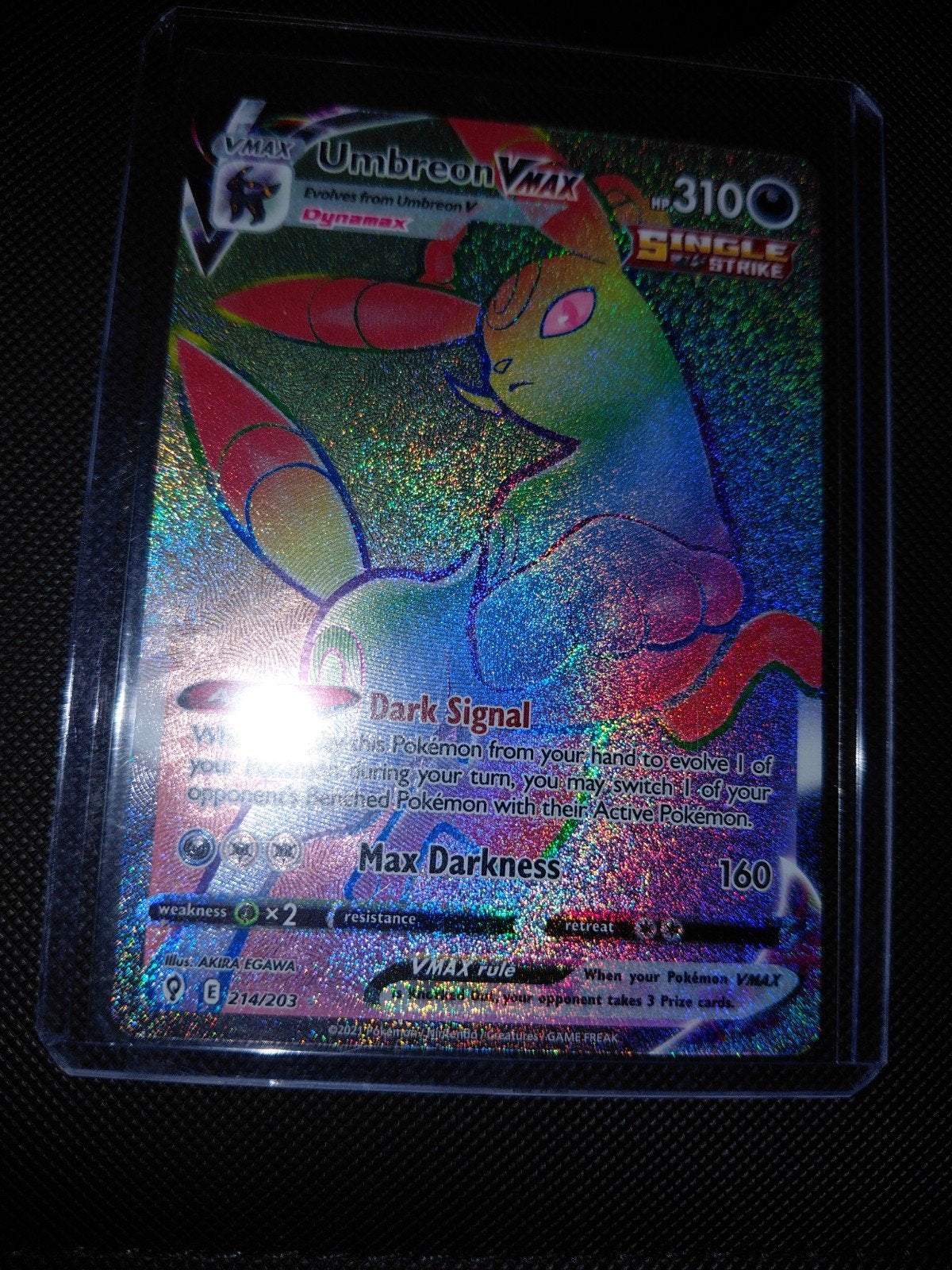 Pokemon Kaart Umbreon VMAX Rainbow Secret Rare (214/203), Hobby en Vrije tijd, Ophalen of Verzenden, Zo goed als nieuw, Losse kaart