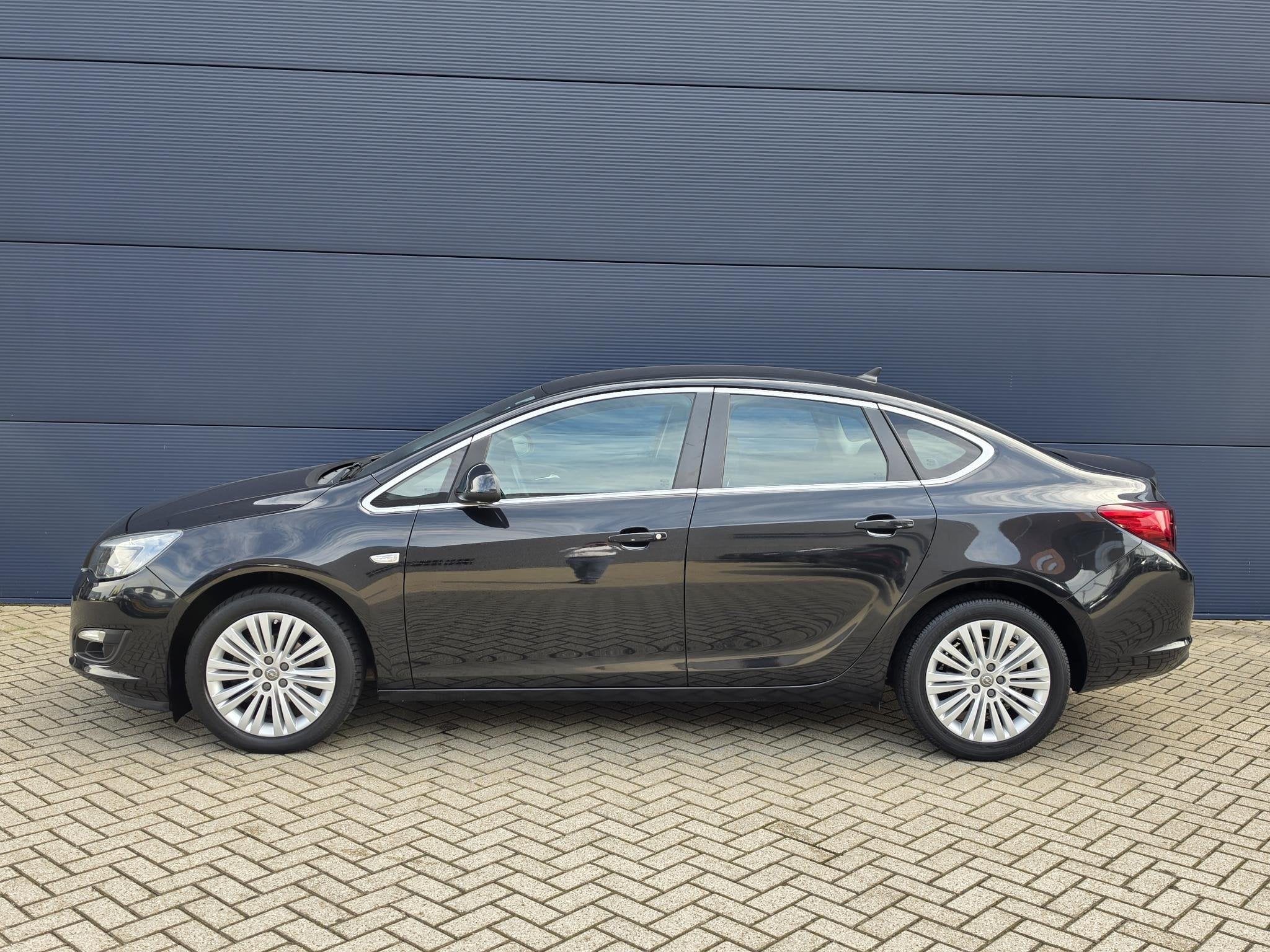 Opel Astra 1.4 Design Edition | Airco | Parkeersensoren | Na, Auto's, Voorwielaandrijving, Euro 5, Gebruikt, 4 cilinders