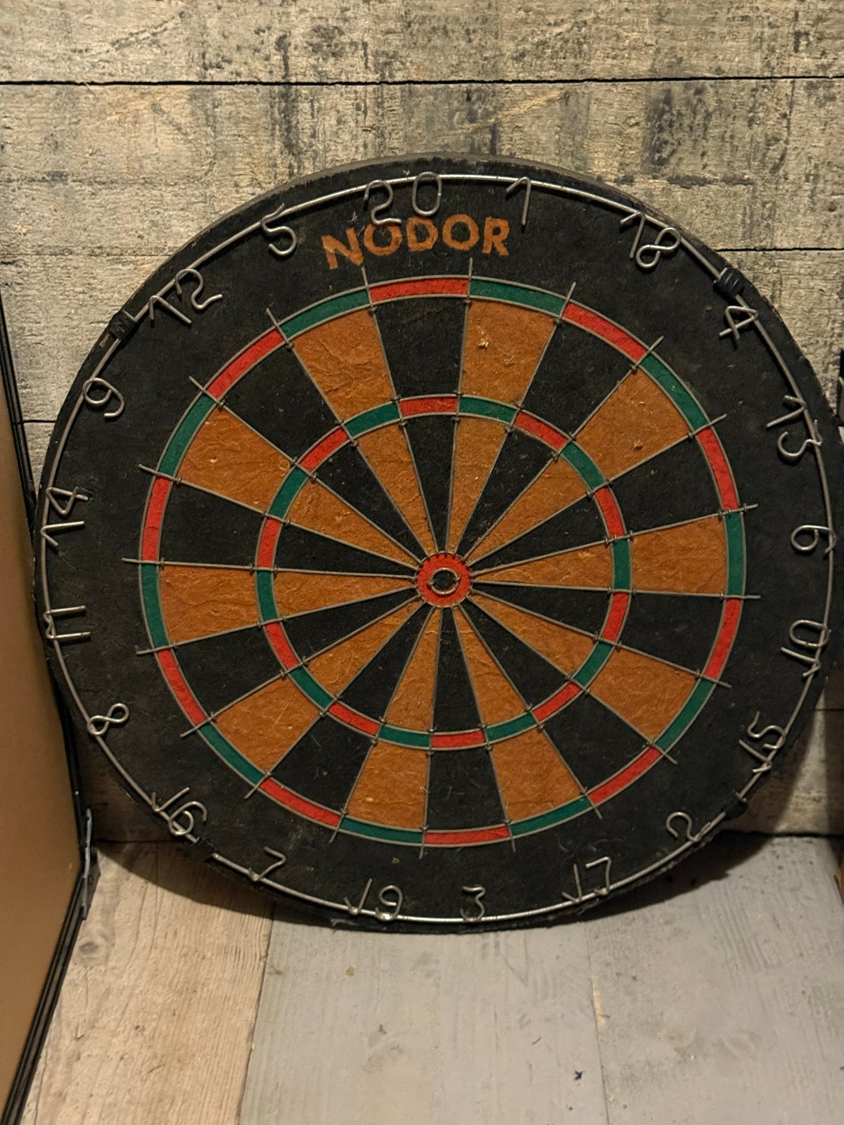 Nodor Bristle Dartbord - Klassiek en Duurzaam, Sport en Fitness, Darts, Ophalen of Verzenden, Gebruikt, Dartbord