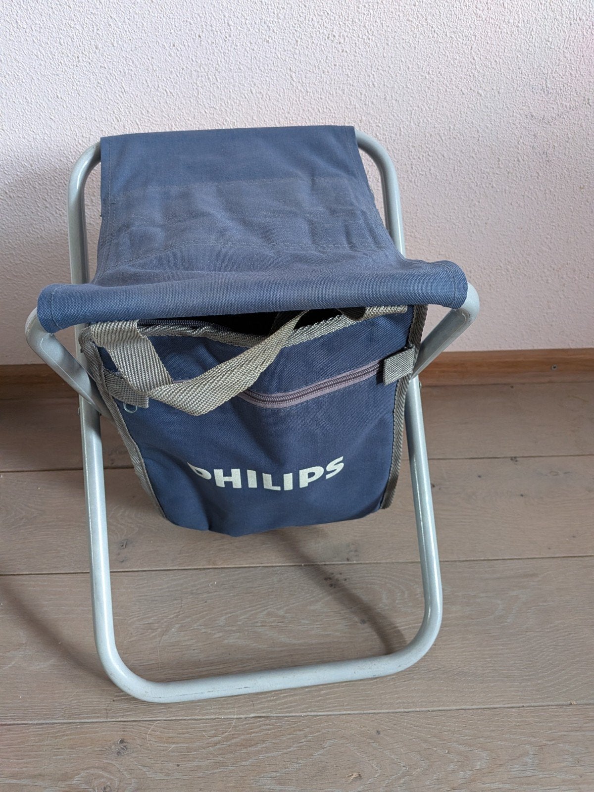 Visstoeltje met koeltas en Philips logo, Ophalen, Gebruikt