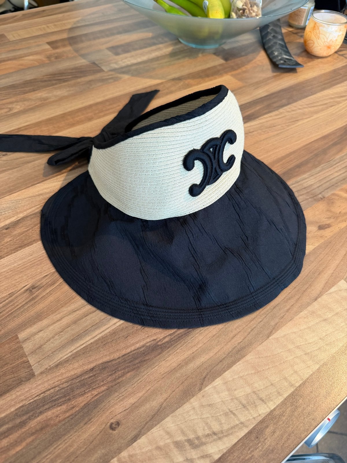 Stijlvolle Zwarte Zonneklep met Celine Logo, Kleding | Dames, Hoeden en Petten, Ophalen of Verzenden, Nieuw, One size fits all