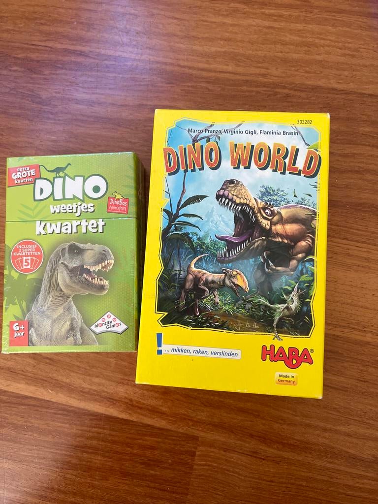 Dino World en Dino weetjes kwartet, Een of twee spelers, Ophalen of Verzenden, Gebruikt