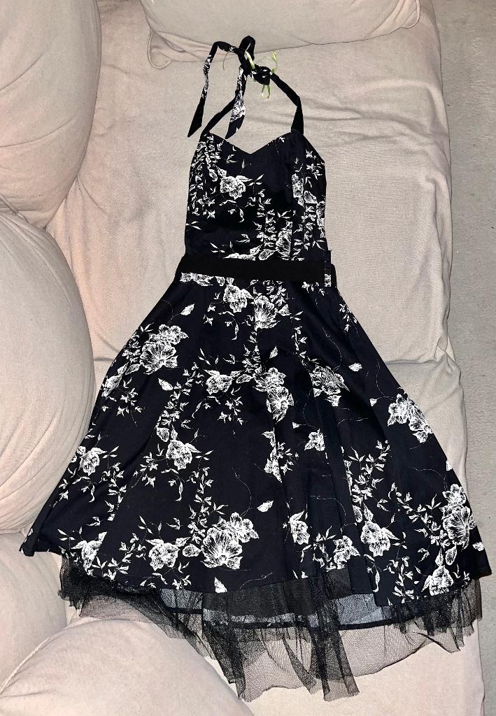 Jurk Hearts & Roses maat S/36, Zwart, Ophalen of Verzenden, Zo goed als nieuw, Knielengte