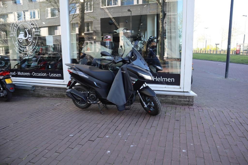 Aprilia SXR-50 2025 mat zwart (FTK97J)   Gereserveerd, Overige modellen, Maximaal 45 km/u, Ophalen of Verzenden, Zo goed als nieuw