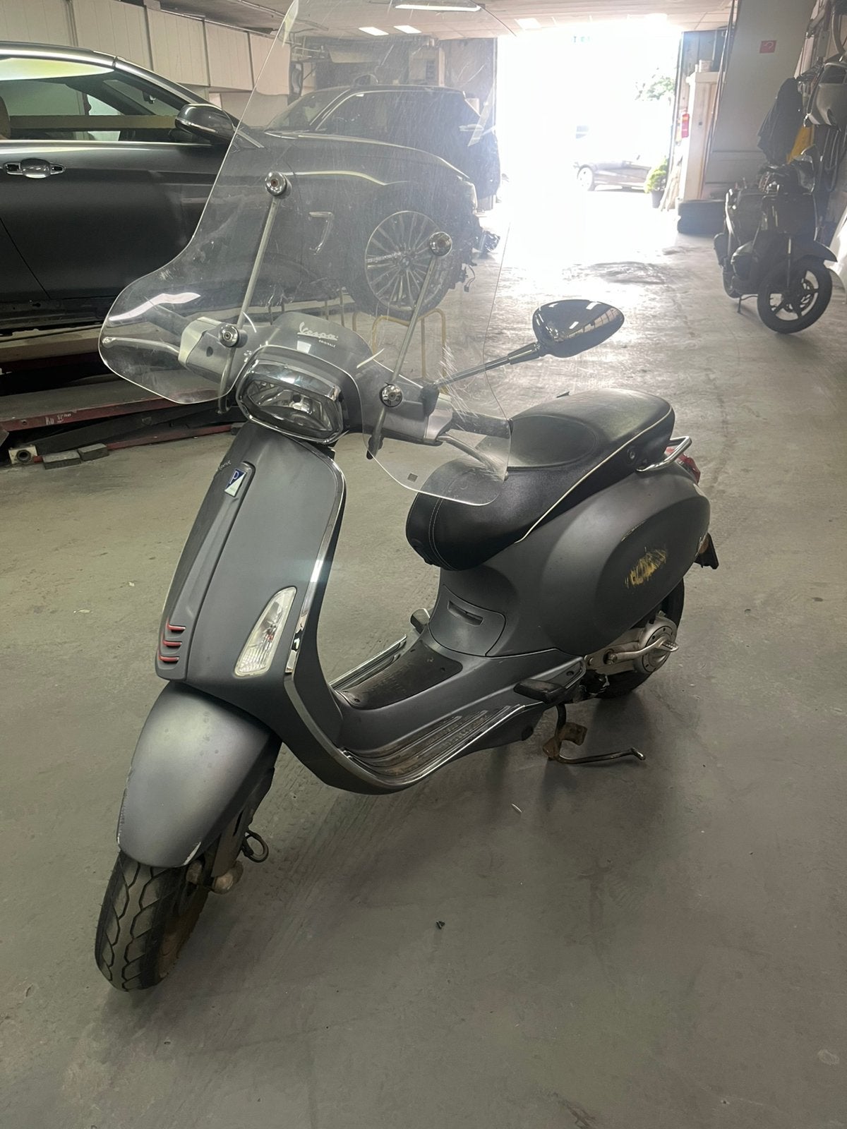 Vespa sprint 2017 grijs, Ophalen, Zo goed als nieuw, Benzine