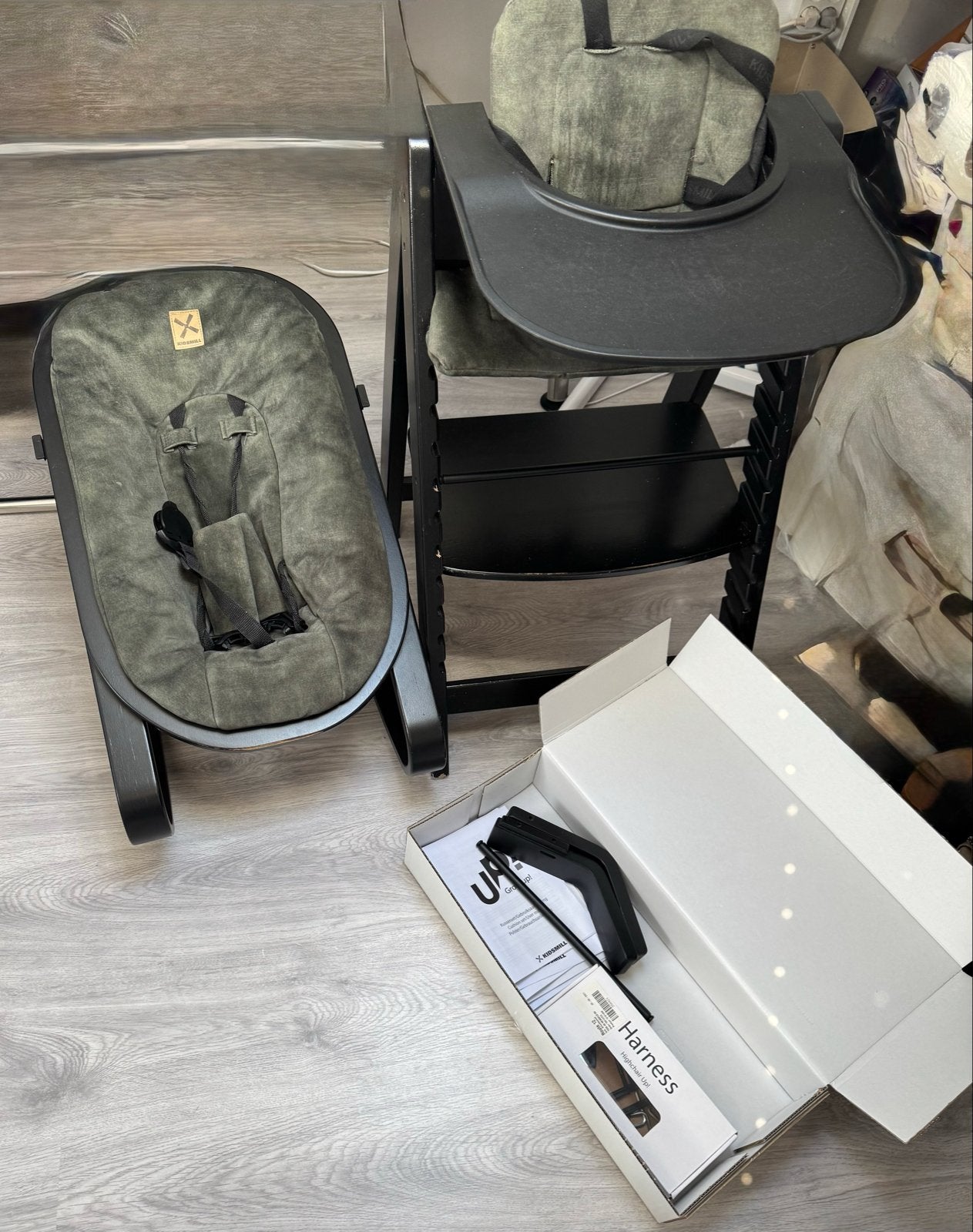 Kidsmill Up Stoel Zwart met Velours Kussens & Wipstoel, Ophalen, Zo goed als nieuw, Meegroeistoel, Gordel(s)