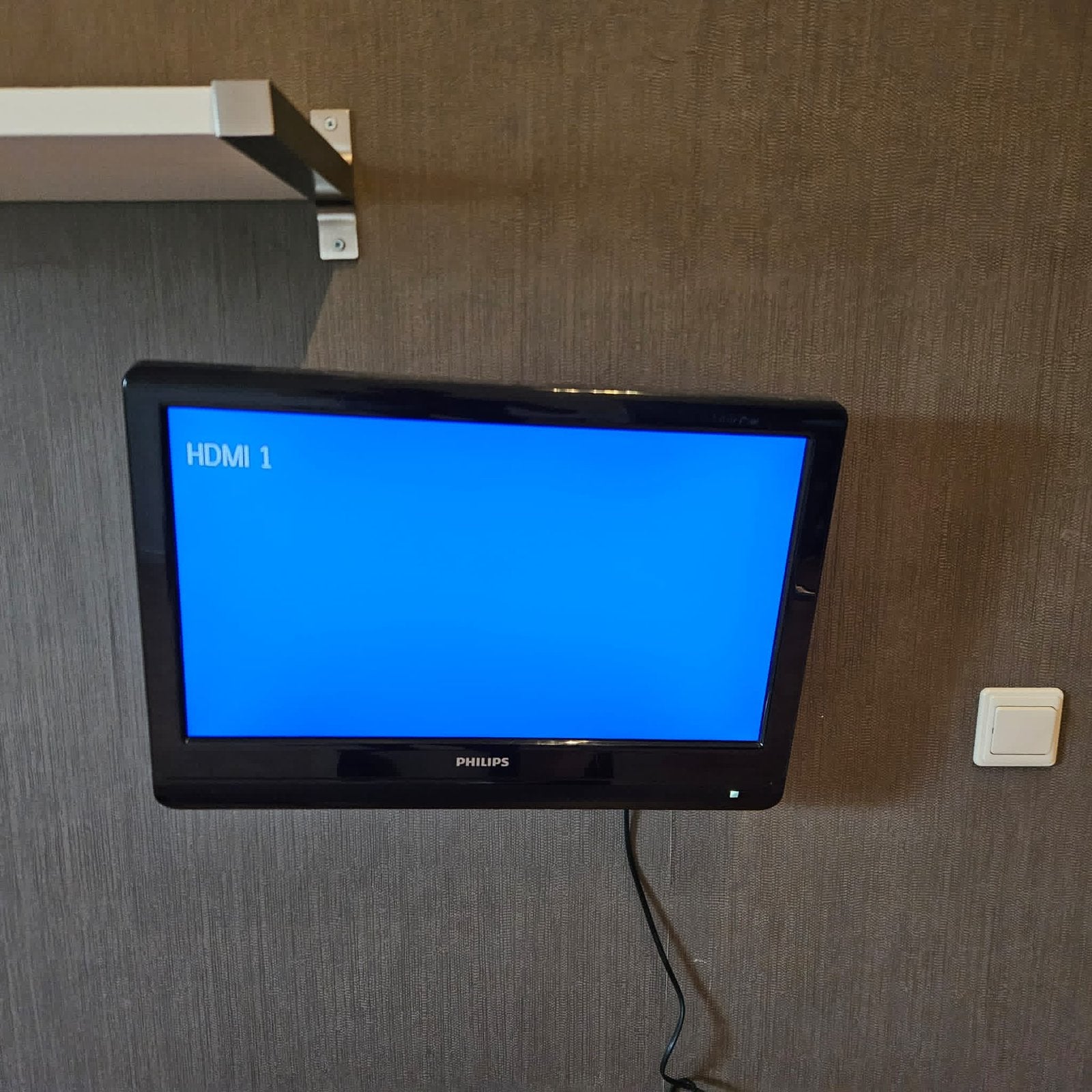 Philips tv 22 inch met ophangbeugelen afstandsbediening, Ophalen of Verzenden, Zo goed als nieuw, 50 Hz, Philips