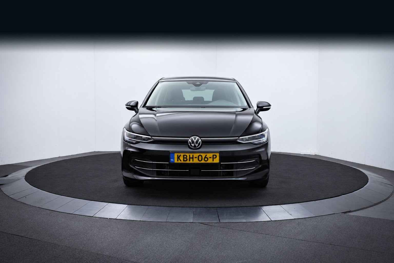 Volkswagen Golf 1.5 TSI COMFORTLINE "Goal" FULL LED | APP CO, Dealer onderhouden, Stof, 4 cilinders, Zwart