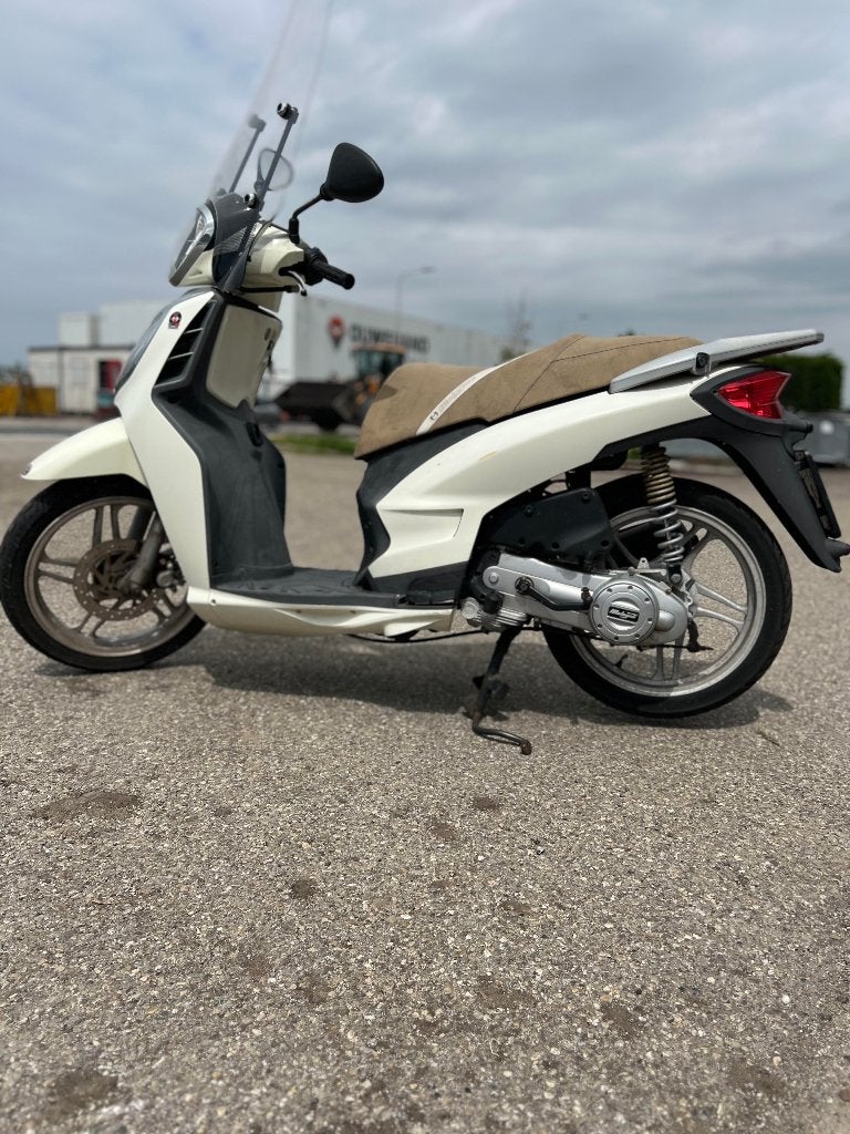 Malaguti Centro 4 takt 50cc Scooter Geel kenteken, Ophalen, Gebruikt, Overige modellen, Maximaal 45 km/u