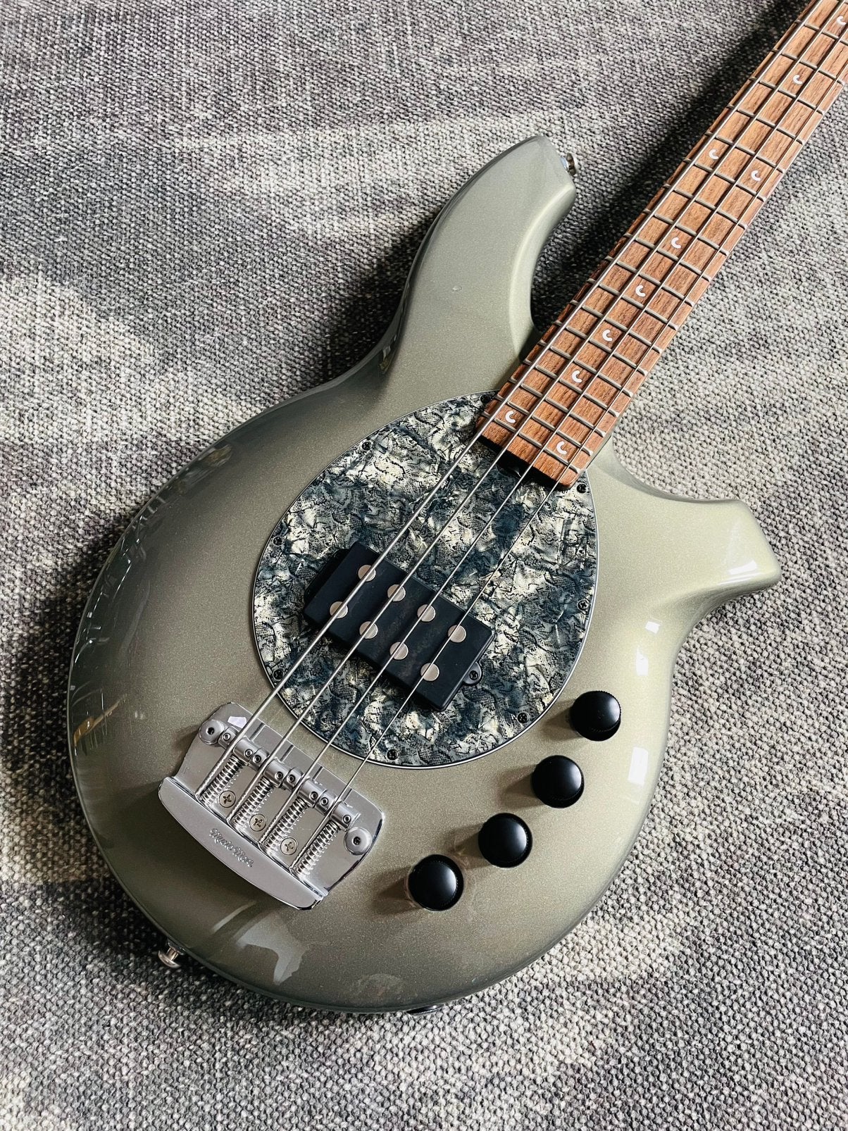 Musicman Bongo 4 USA    Topstaat !!! 👌, Ophalen, Zo goed als nieuw