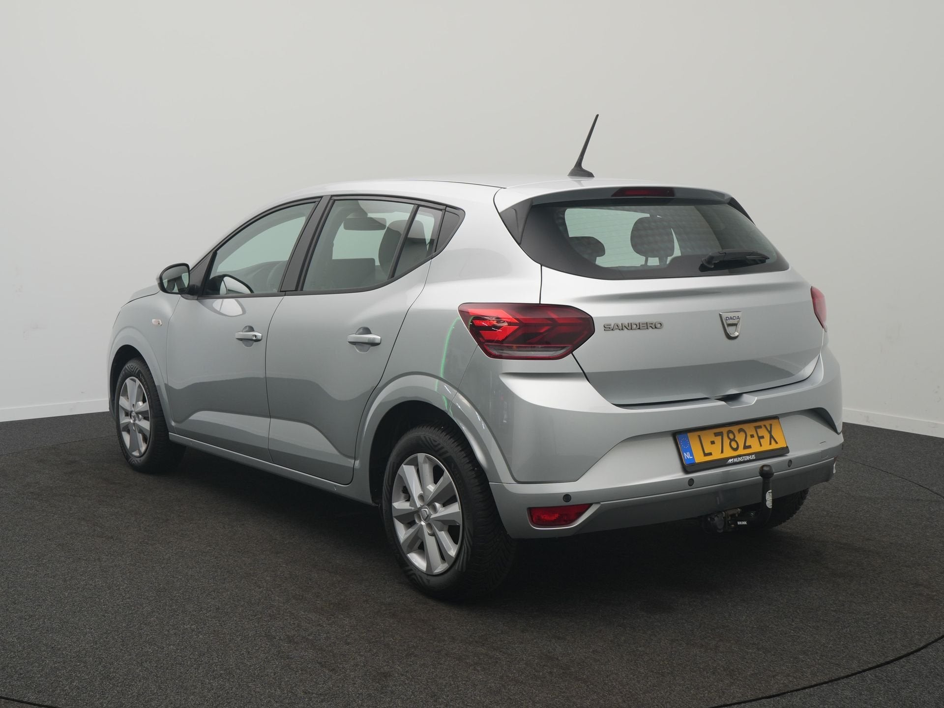 Dacia Sandero TCe 100 Bi-Fuel Essential - All seasonbanden -, Auto's, Voorwielaandrijving, 12 maanden, Origineel Nederlands, Bedrijf
