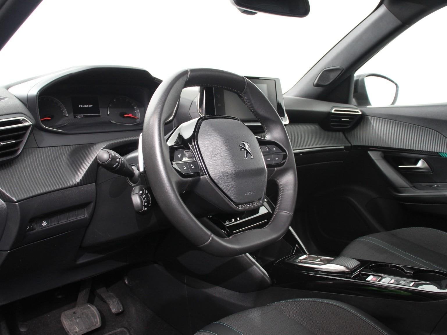 Peugeot 2008 1.2 PureTech 130pk Automaat Allure Navigatie Cl, Auto's, Peugeot, Gebruikt, Euro 6, 1199 cc, Leder en Stof