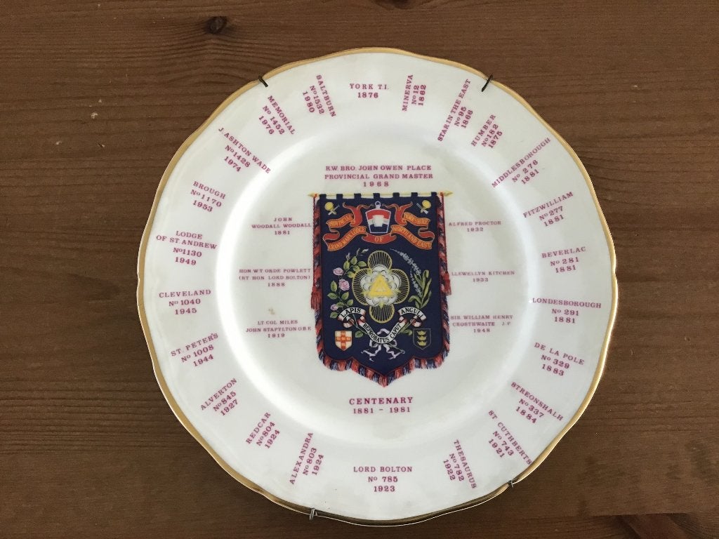Herdenkingsbord porselein vrijmetselarij, Ophalen