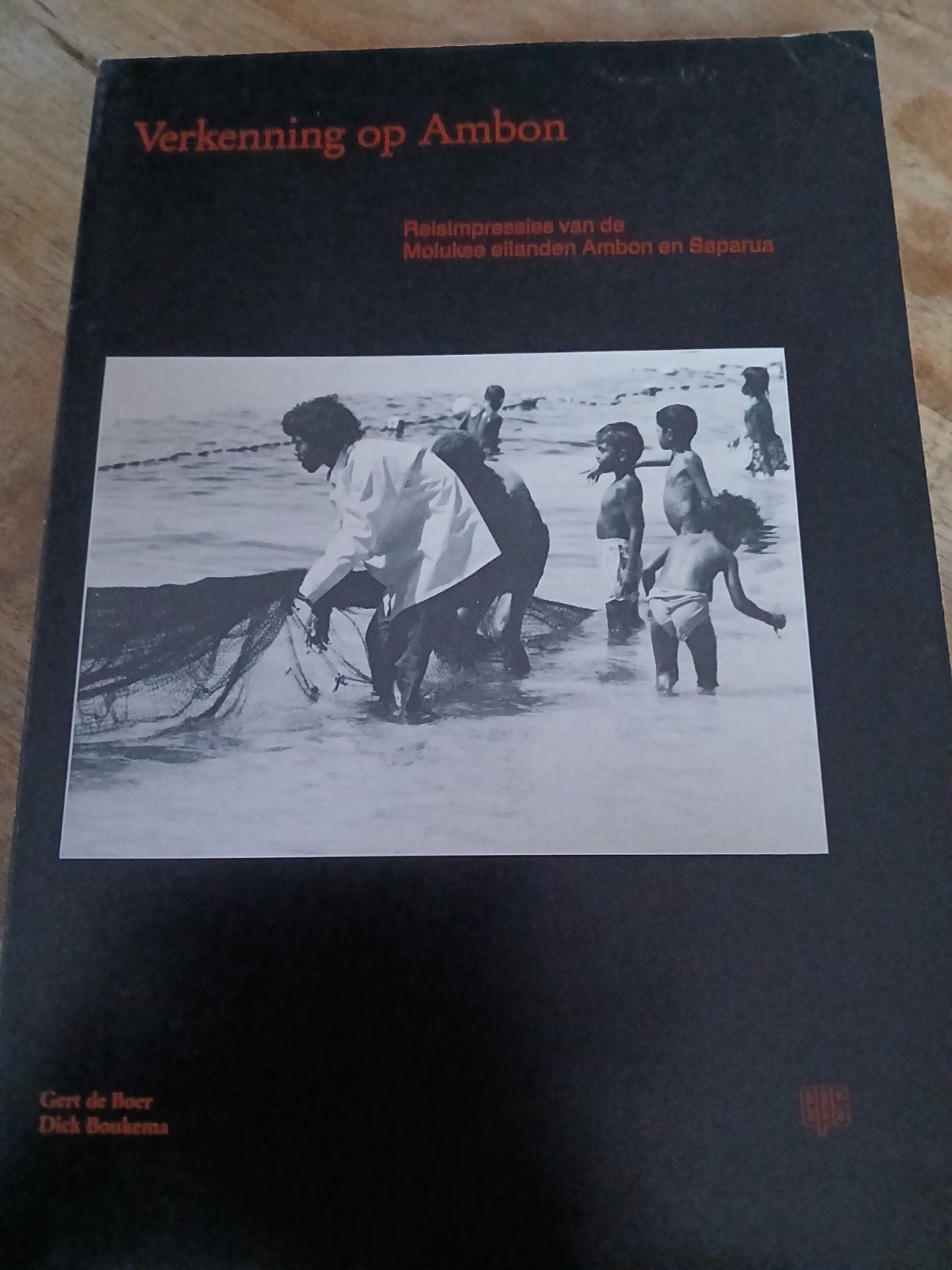 Verkenning op Ambon: Reisimpressies Molukse eilanden, Boeken, Gert de Boer, Dick Boukema, Zo goed als nieuw, Reisgids of -boek