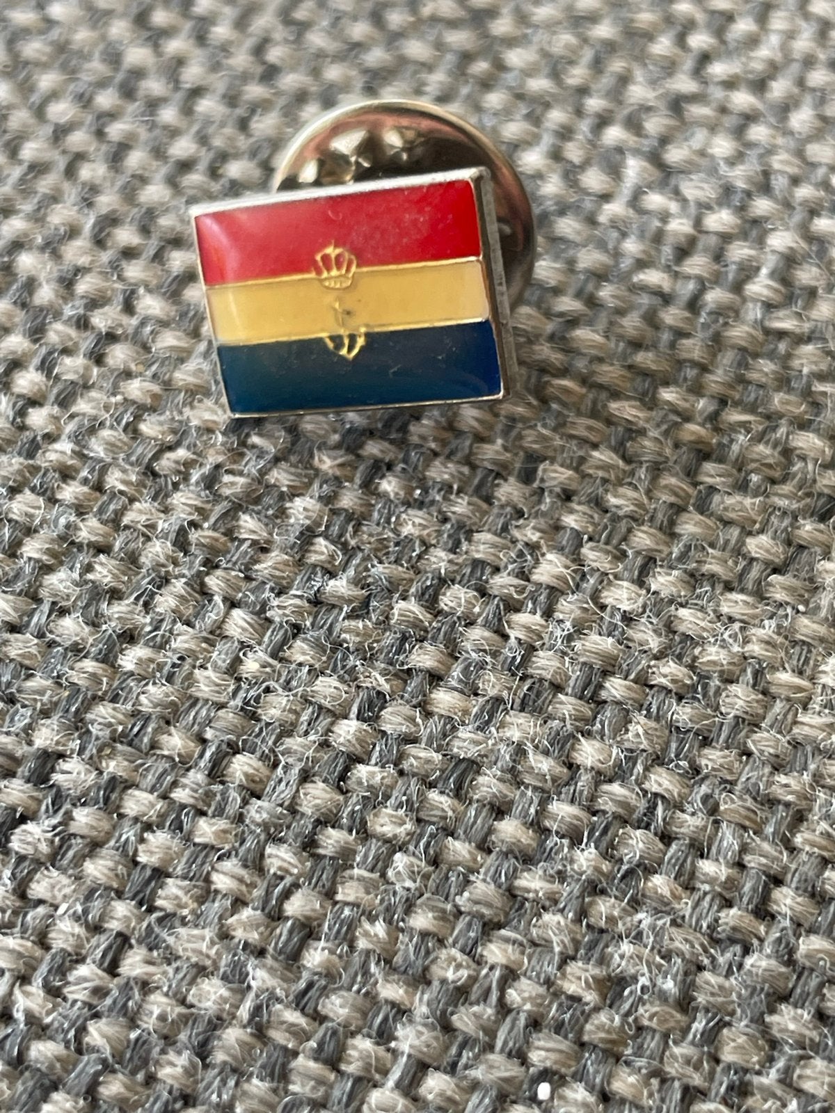 Vintage Speldje Nederlandse Vlag met Kroon - Gottschalk, Ophalen of Verzenden, Gebruikt, Stad of Land, Speldje of Pin