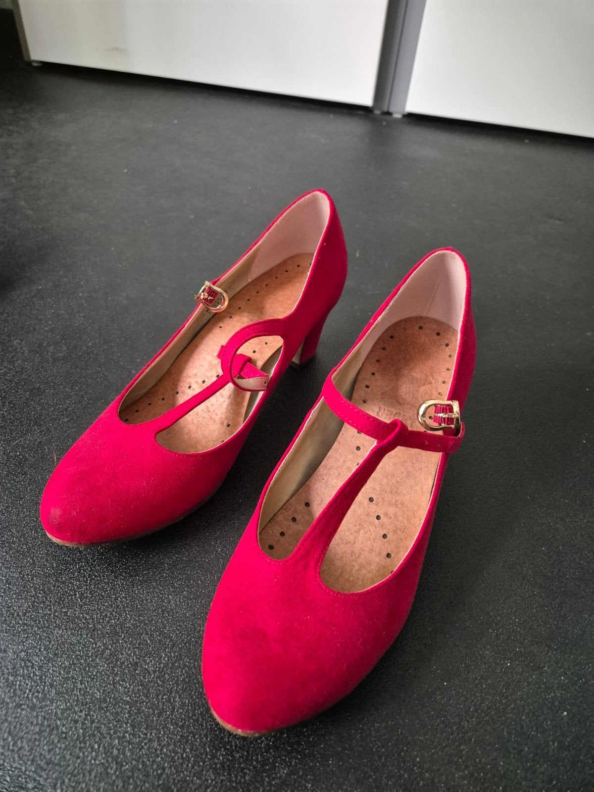 Graceland rode suède schoenen met hak maat 39, Kleding | Dames, Schoenen, Ophalen of Verzenden, Zo goed als nieuw, Graceland, Schoenen met hoge hakken