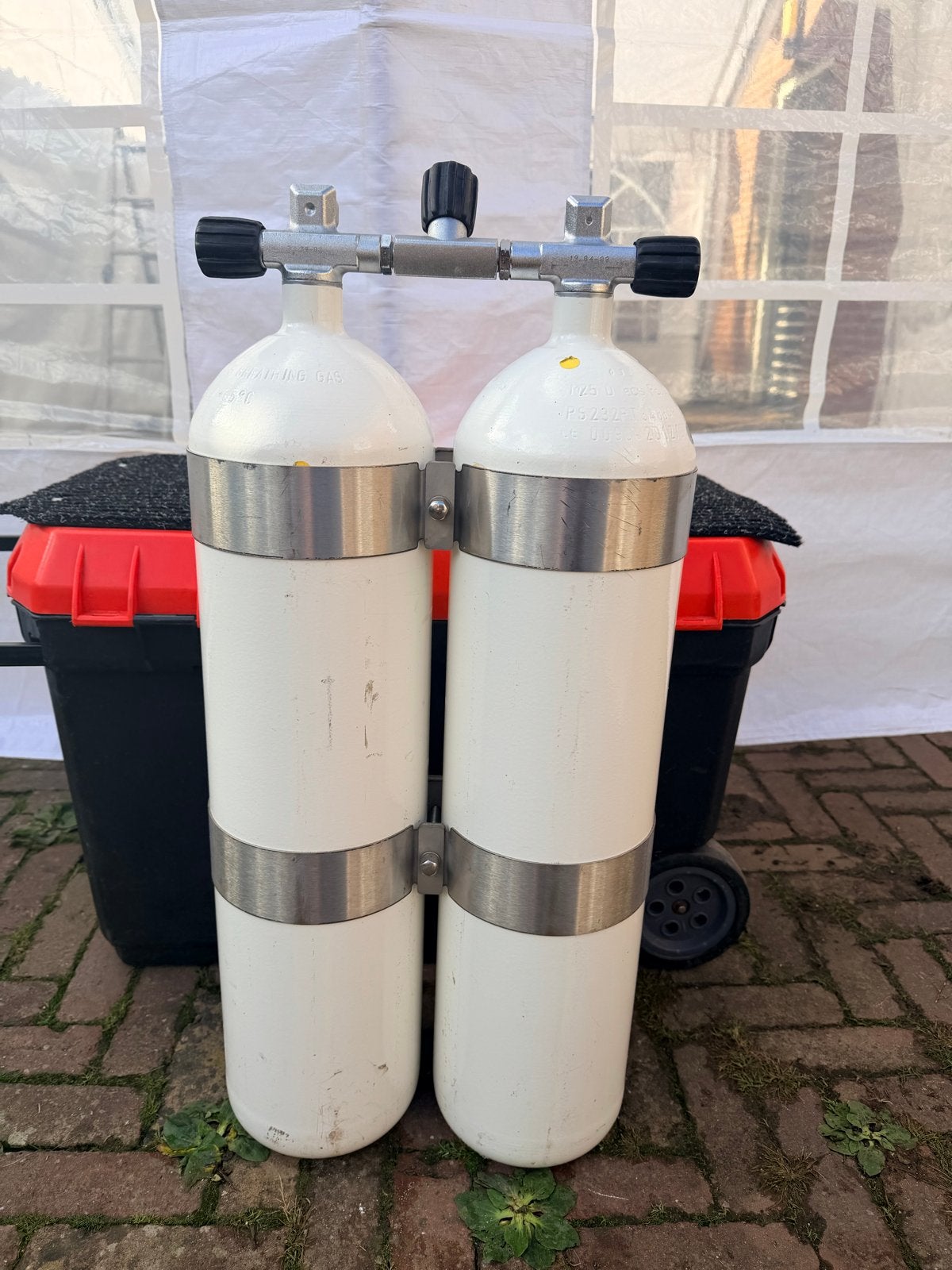 Duikflessen set 2x12L met kraanblok en beugels, Watersport en Boten, Ophalen, Gebruikt, Duikfles