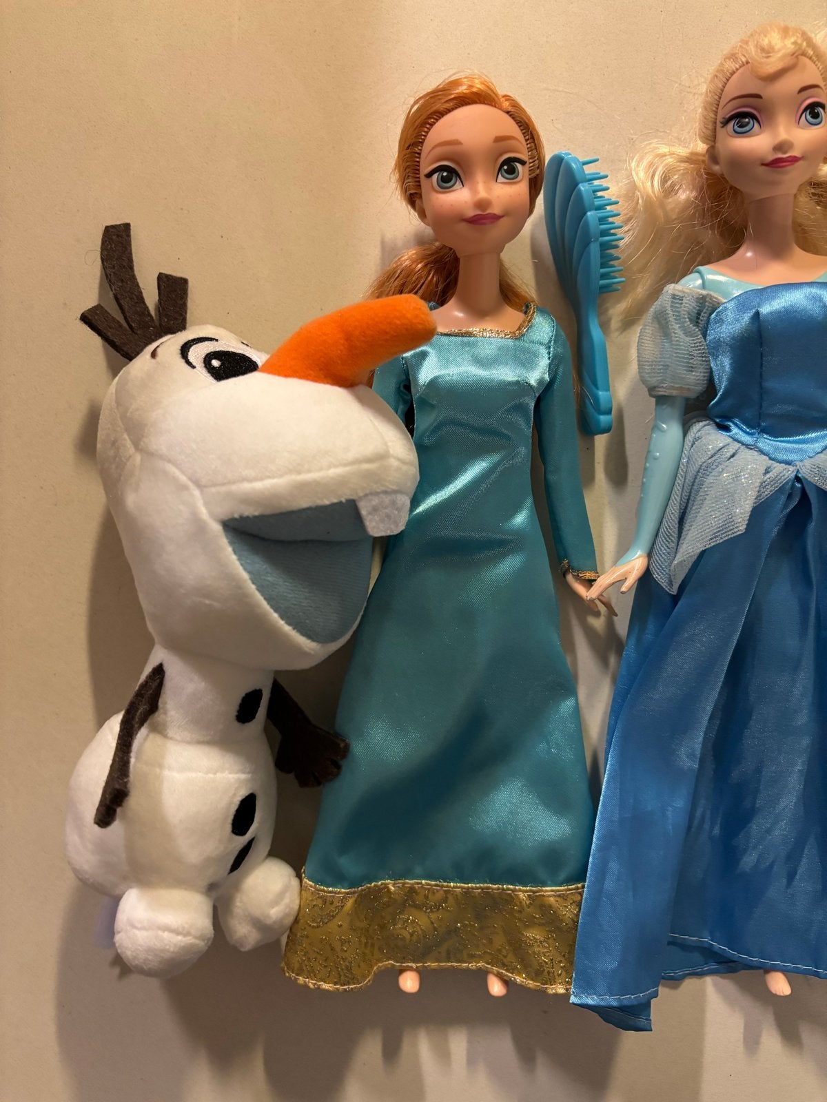 Disney Frozen poppen en knuffels (Anna, Elsa, Olaf, Sven), Ophalen of Verzenden, Gebruikt, Barbie