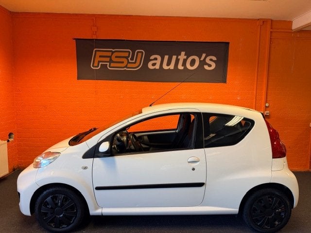 Peugeot 107 1.0 12V / 3 DEURS / XS-SPORT / NL-AUTO / AIRCO!, Voorwielaandrijving, Euro 5, Stof, Gebruikt