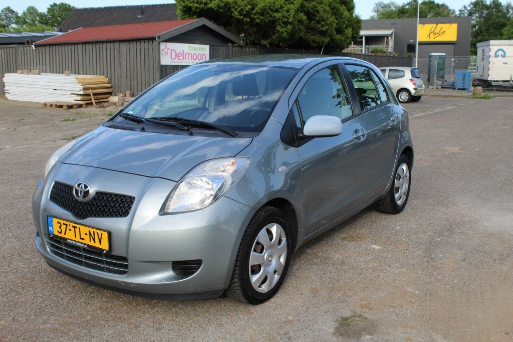 Toyota YARIS 1.3 VVTI SOL, Auto's, 4 cilinders, 995 kg, 547 kg, Origineel Nederlands
