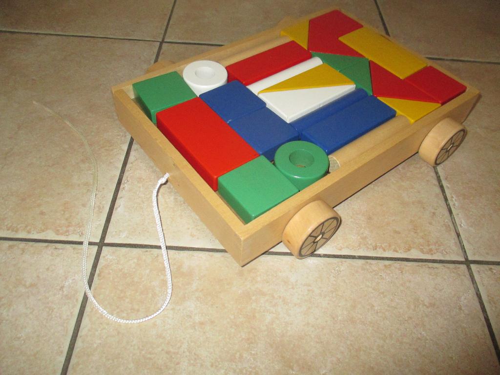 Ikea houten blokkenkar, Kinderen en Baby's, Speelgoed | Houten speelgoed, Ophalen of Verzenden, Zo goed als nieuw, Duw- of Trekspeelgoed