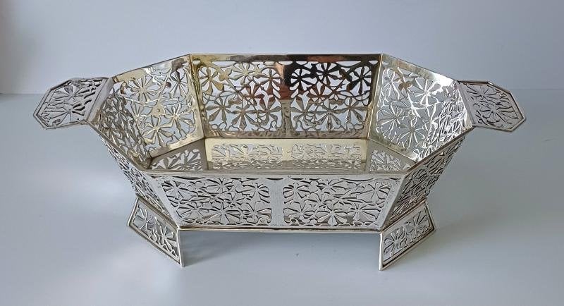 Grote zilveren gezaagde rechthoekige broodmand/fruitmand, Antiek en Kunst, Ophalen of Verzenden, Zilver