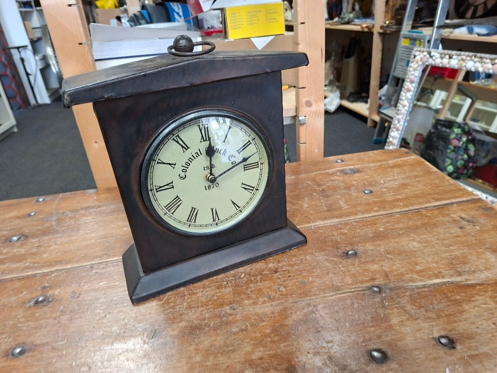 schitterende vintage staande metalen klok, Huis en Inrichting, Ophalen of Verzenden, Gebruikt, Werkt op batterijen, Wandklok