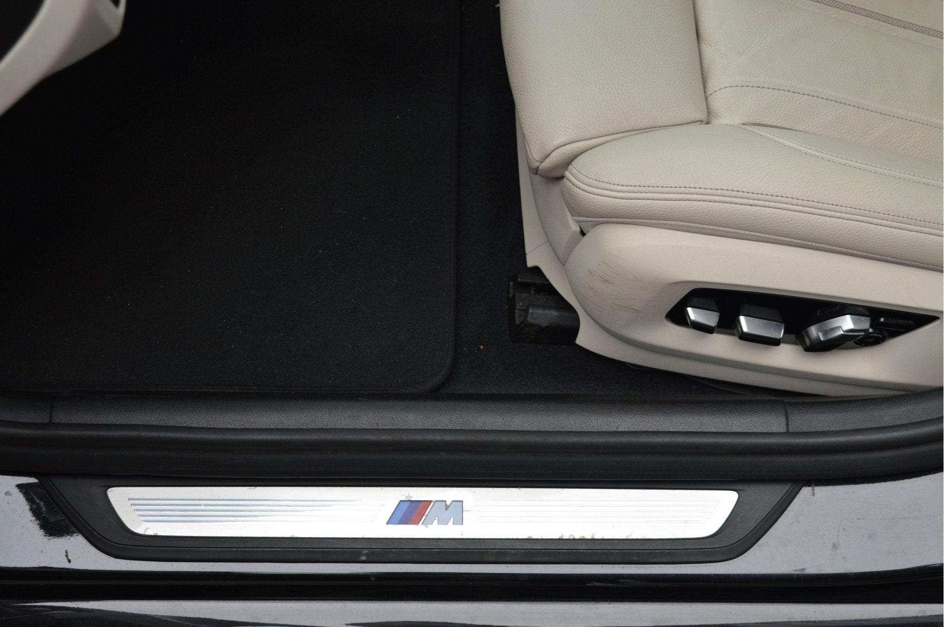 Foto 13 van BMW 5 Serie Touring 520i High Executive | M-PAKKET | PANO |