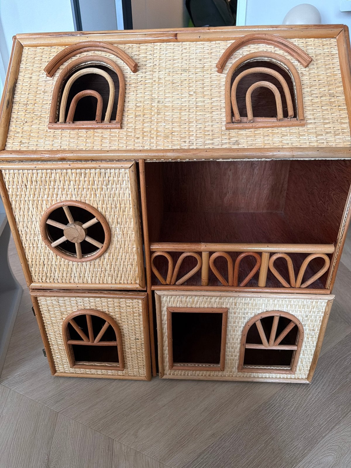 Rotan poppenhuis - nooit mee gespeeld, lichte opknap nodig, Ophalen of Verzenden, Gebruikt, Poppenhuis