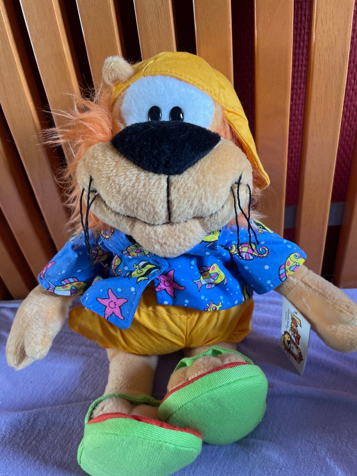Loeki de Leeuw knuffel met Hawaiiaans shirt en slippers, Ophalen of Verzenden, Zo goed als nieuw