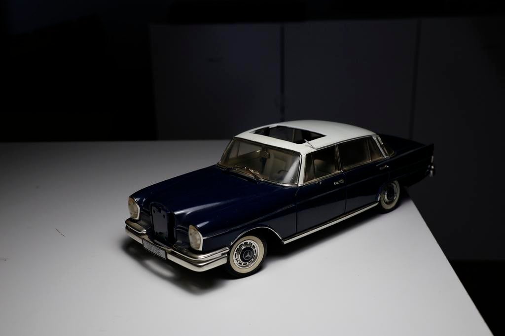 Revell - Mercedes-Benz 300 SE - Schaal 1:18, Verzenden, Gebruikt, Auto, Revell