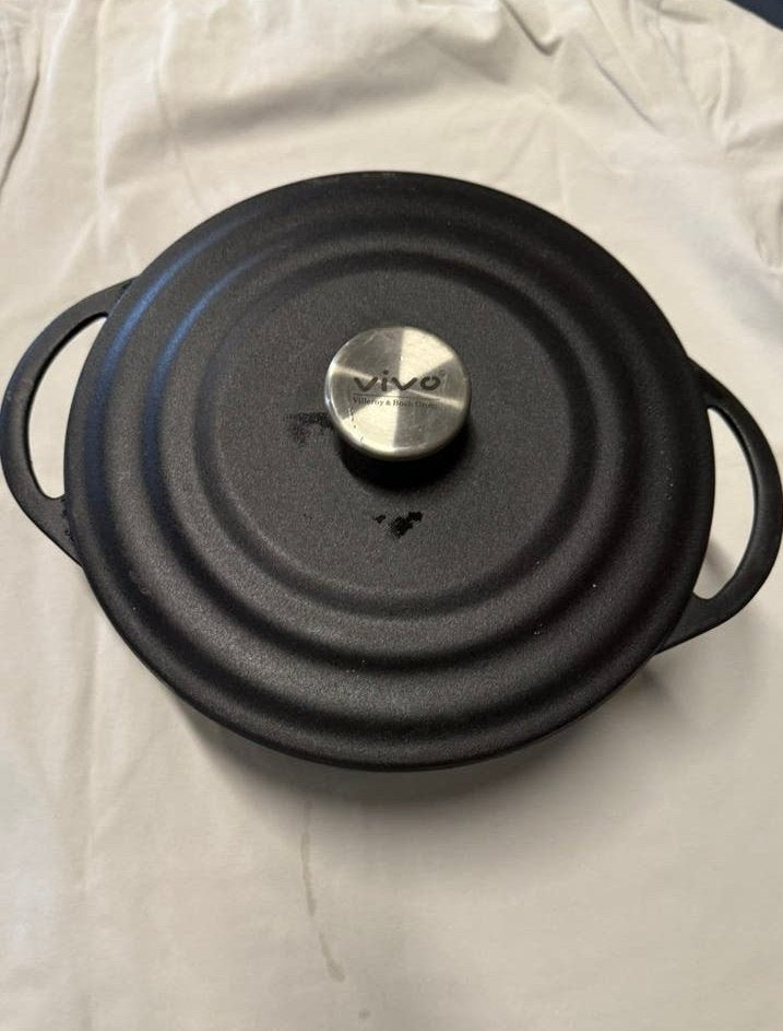 Vivo Villeroy en Boch gietijzer braadpan diameter 24 cm, Met deksel, Ophalen of Verzenden, Zo goed als nieuw, Overige merken
